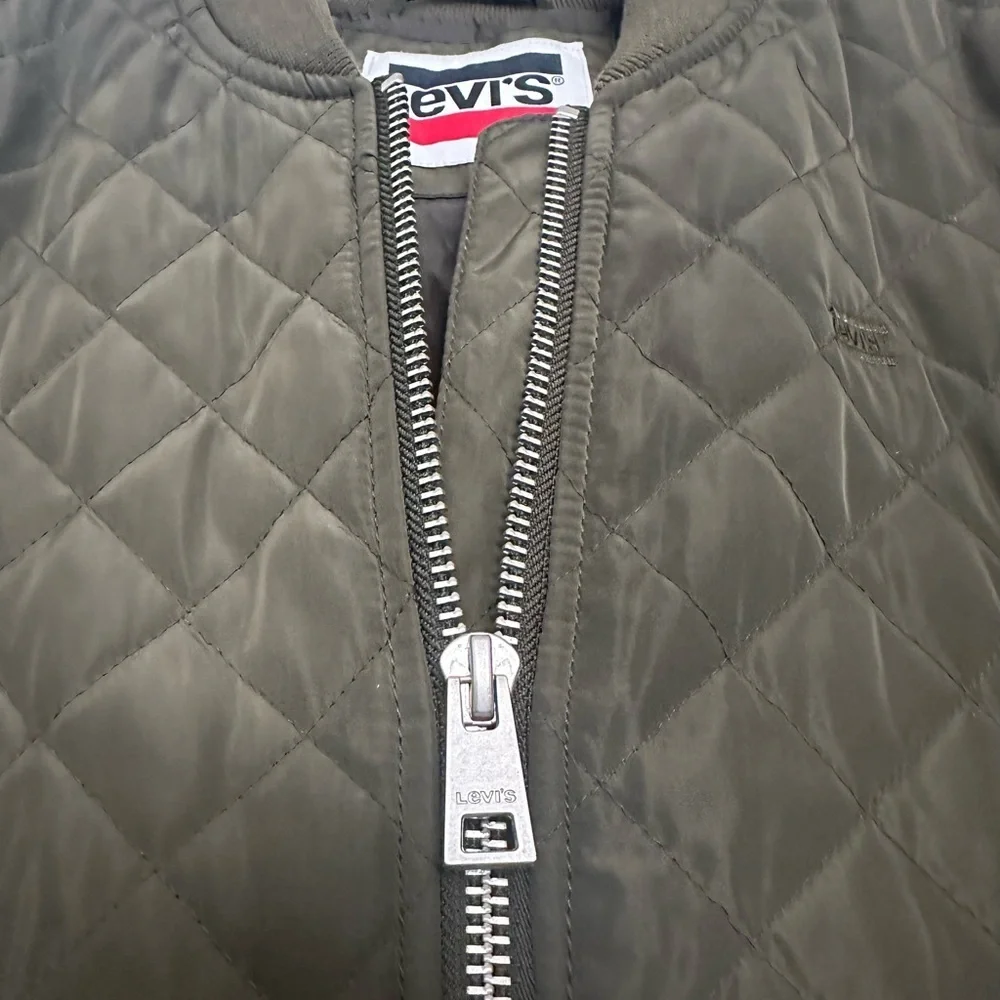 Levi’s Diamond Quilted Bomber Jacket – Women’s Size S – Olive Green